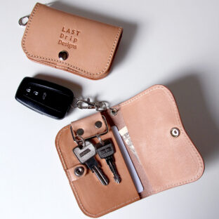 ２つ折りカードキーケース｜Non-Foundation Leather ノンファンデーションレザー「感動の瞬間を記録する日記帳のような革」