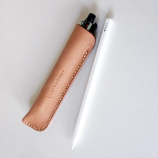 1枚革のペンスリーブ （1本用）｜Non-Foundation Leather ノンファンデーションレザー「感動の瞬間を記録する日記帳のような革」