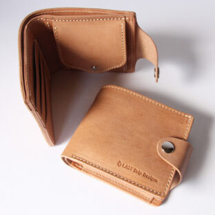 ベルトホック2つ折り財布（小銭入れつき）｜Non-Foundation Leather ノンファンデーションレザー「感動の瞬間を記録する日記帳のような革」
