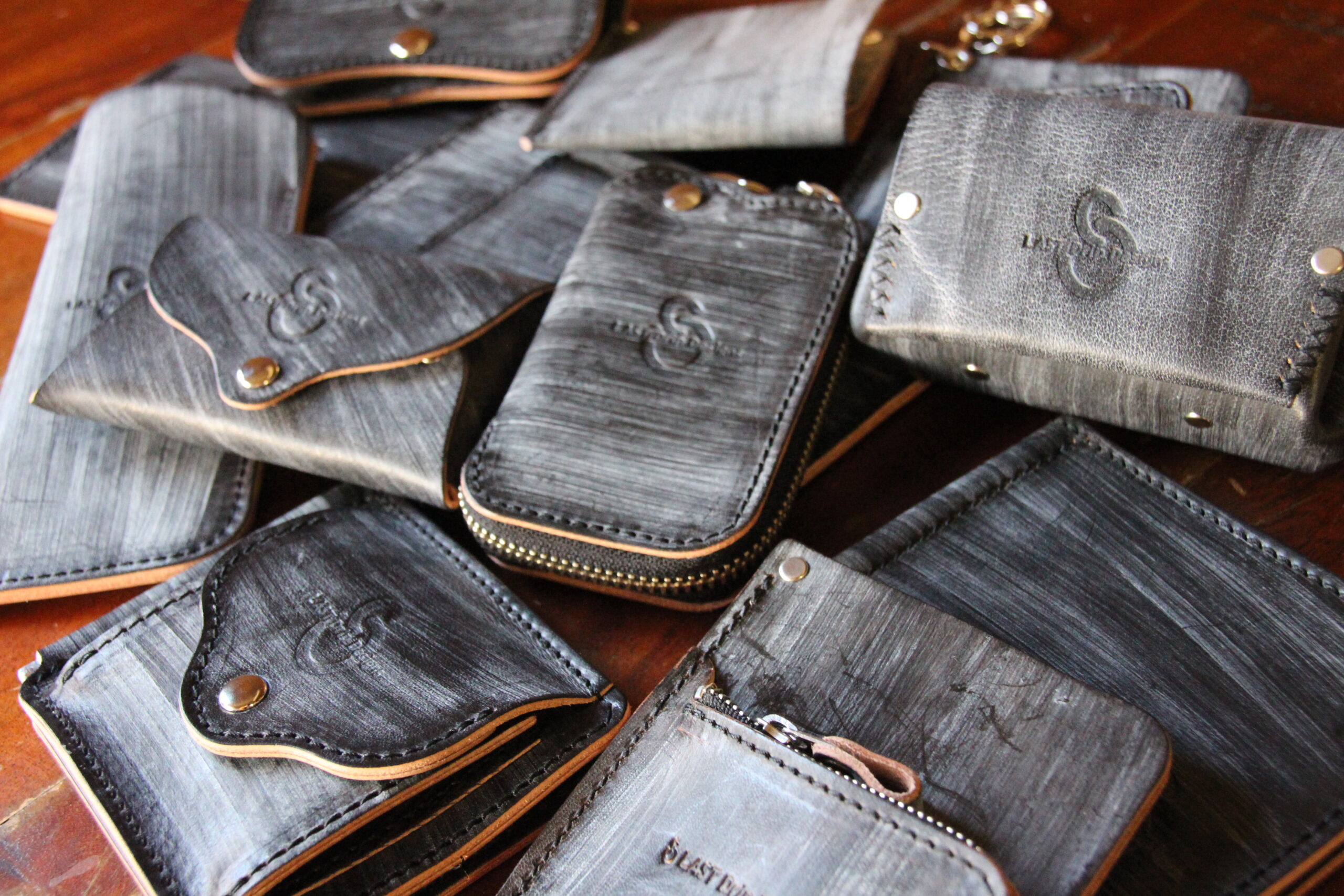【The 4CE Design】彫刻絵画【 サドルレザー】 受注製作】本革サドルレザーの長財布 | Babylonica Leather Craft