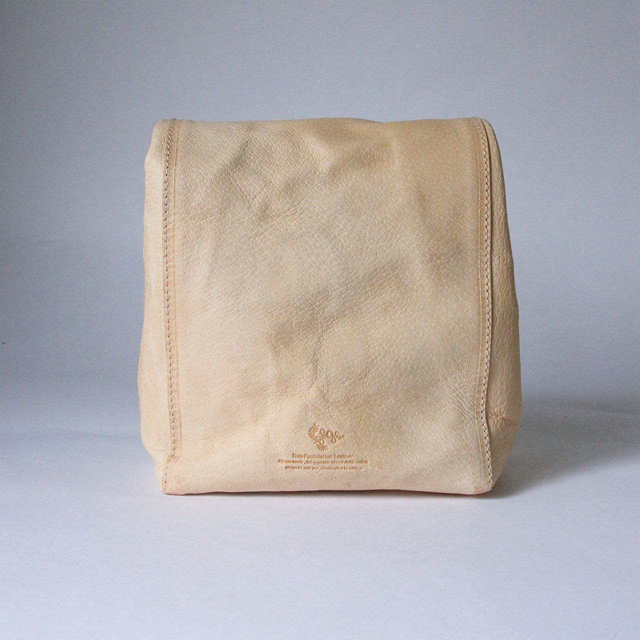 ペーパーバッグ Mサイズ（クラッチバッグ）｜Non-Foundation Leather 